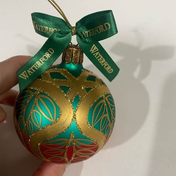 Waterford Holiday Heirlooms Peacock Grande 3-inch Ball Ornaments, Set of 2 - Picture 5 of 6